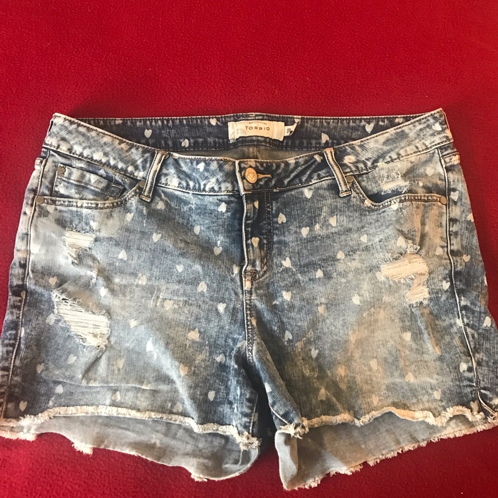 Torrid heart print cutoffs